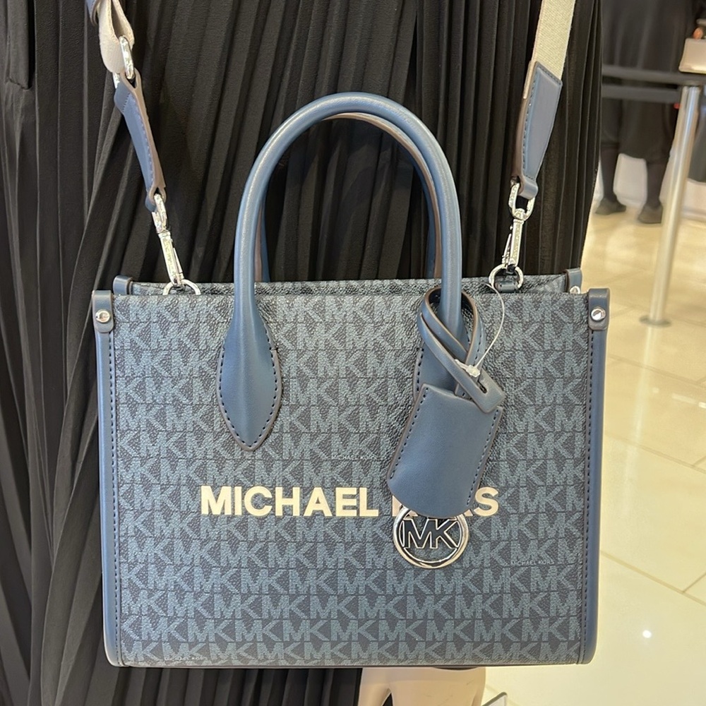 Michael Kors Mirella Small Signature Logo Crossbody Bag
Admiral
NWT - Picture 13 of 16